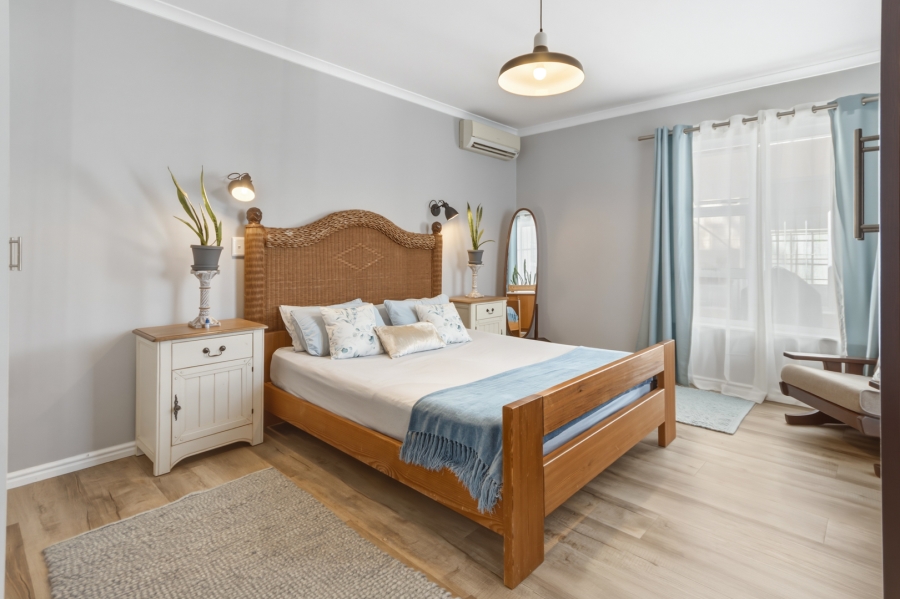 6 Bedroom Property for Sale in La Concorde Western Cape